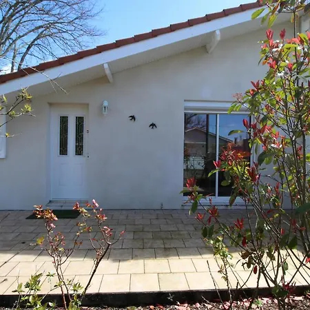 Holiday home Maison 4 Couchages Dans Quartier Calme